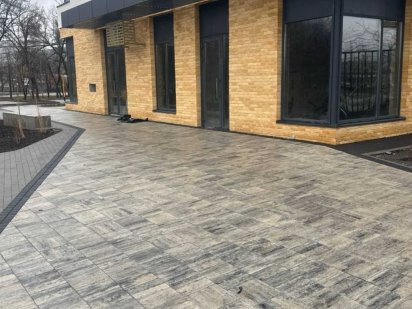 Комерційні приміщення в ЖК А+Я, оренда, фасад. Кропивницкий