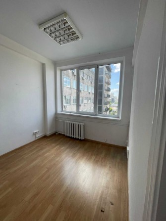Здам офіс 28,5м2, з "мокрою точкою", вул. Сверстюка, метро Лівобережна - фото 1