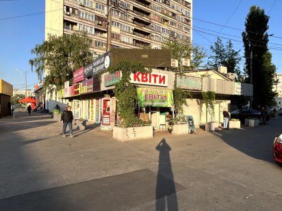 Дарницька площа: нежитлова будівля, приміщення, павільйон в оренду Київ