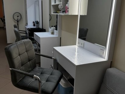 Робоче місце бровіста , візажиста , перукаря Кропивницький