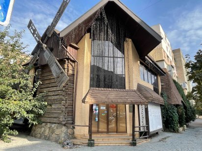 Уникальный фасадный ресторан *Щекавица*, ул. Константиновская 46/52. Київ