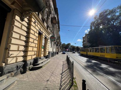 Оренда приміщення по вул. І. Франка 67 ( поблизу площі Франка). Львов