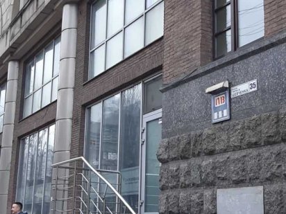 Центр. блв.Шевченко,35. Красная линия. 1 эт. Свой вход. Фасад. Киев