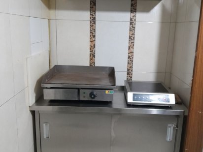 Кухня, мініцех, дарк кічен з обладнанням , золоті воротв Київ