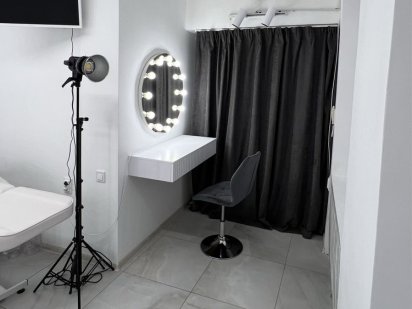 Оренда робочого місця для перукаря, візажиста, бровиста центр Львова Львов