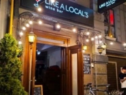 Готовое кафе 150 м2 Контрактовая площадь Подол Фасад Летняя площадка Київ