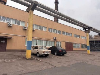 склад з офісом у центрі места