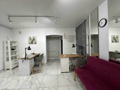 Оренда  Салону Краси біля Стрийського ринку з необхідним обладнанням Львов