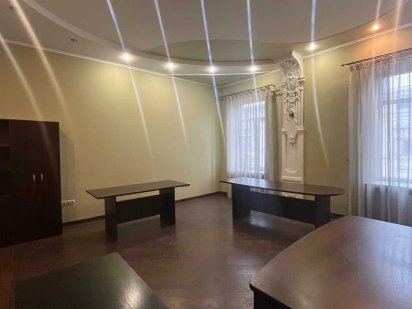 Біля Облради! Оренда офісу в центрі Львова - Офісне приміщення  35кв. Львів