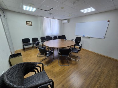 Без% Центр. Офіс з терасою. Киев