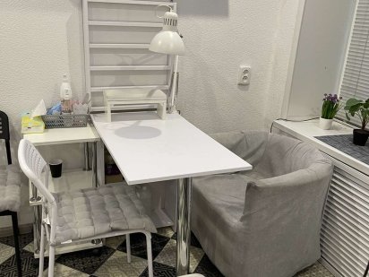 Сдам в аренду место мастеру маникюра,маникюрный стол