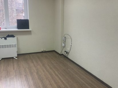 Сдам в суборенду пол кабинета