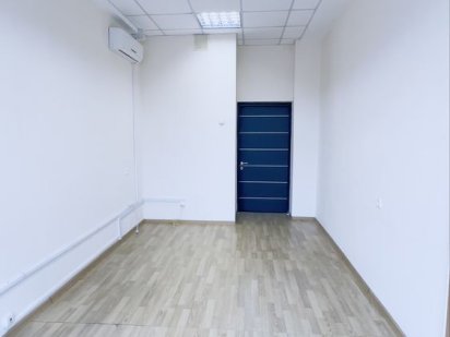 Офіс 17,5 кв м біля БЦ Парус, світло є завжди Київ