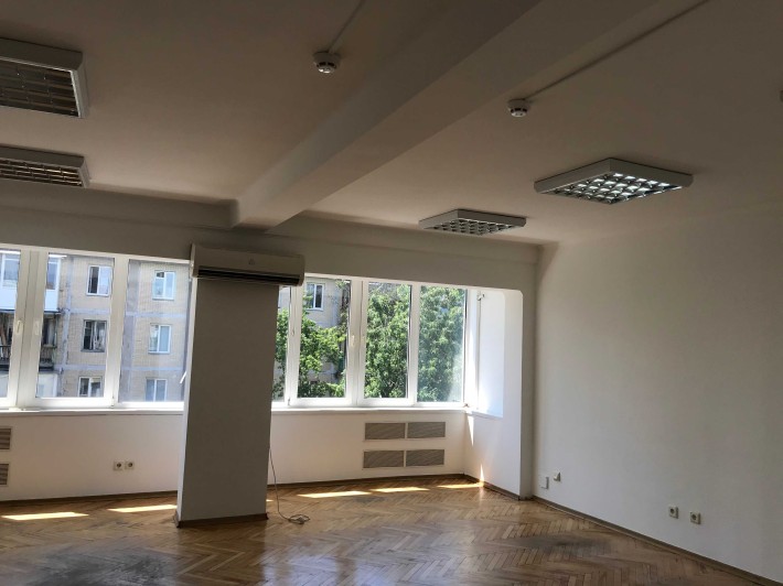 Здам офіс 50 м2, вул. Тампере 11А, Дарницька площа. Власник. - фото 1