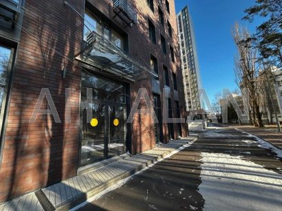 Сдам торговое помещение по Князя Романа Мстиславича 26. Новый Автограф Київ