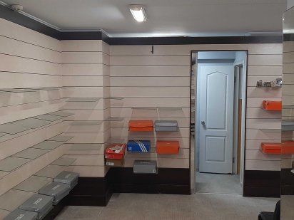 Фасадне приміщення з окремим вхлдом. 27м. Цоколь. Перехрестя, зупинка Львов