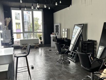 Аренда рабочих мест в салоне м.Славутич Киев