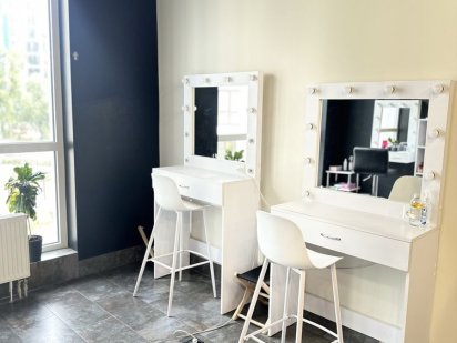 Місце бровіста , візажиста Київ