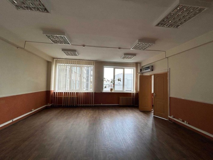 Власник! Без%! Здам офіс 44м2 в БЦ, метро Лівобережна, вул.Сверстюка - фото 1