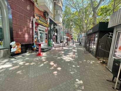 Центр возле Соборной 12 кВ.м. Хорошее место фасад цена 10000 грн/мес Миколаїв