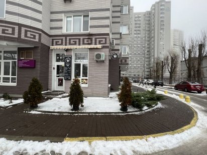 Фасаде приміщення під магазин або шоурум . Київ