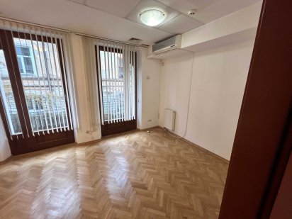 Приміщення в оренду під офіс 16,8 м2 на 1 поверсі пл. Старий Ринок, 8 Львов