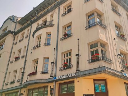 Приміщення в оренду під офіс 13,5 м2 на 1 поверсі пл. Старий Ринок, 8 Львів