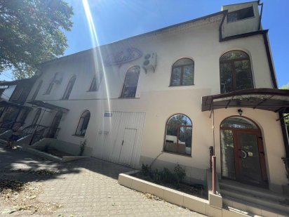 Центр рядом с Соборной 150 кв.м. хорошее состояние цена 20000 грн/мес Миколаїв