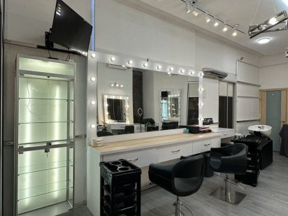 Оренда робочого мвсця для перукаря, візажиста. Оренда салон краси Львов