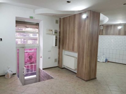 Оренда фасадного приміщення центр під магазин, салон, офіс, перукарня Львов
