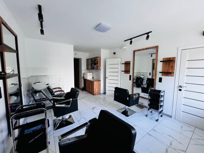 Аренда места для парикмахера в салоне красоты  (метро Героев Труда) Харків