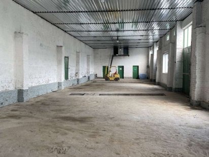 Здається в оренду складське приміщення можливий склад, сто. Рованцы
