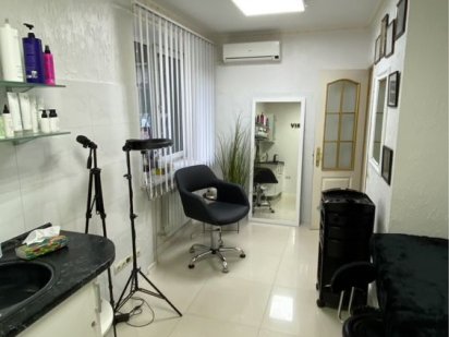 Оренда перукарського крісла. Аренда места парикмахера Стоянка