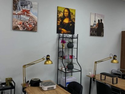 Місце  для майстра манікюру у оренду. Винники