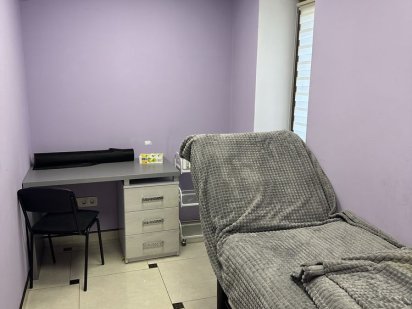 Здається кабінет в салоні краси Шаровечка