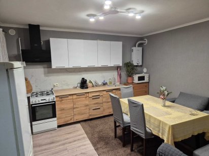 Подобово апартаменти поруч з басейнами вільно з 31.08 Берегове