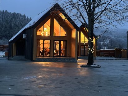 Будинок для відпочинку біля річки в Східниці з чаном джакузі Трускавец