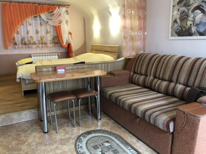 Будинок-студія біля санаторію ''Дніпро'' БАСЕЙН.ОЗЕРО.Безкоштовно' Трускавец