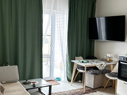 Подобово будинок зі своєю терасою та видом на річку Киев