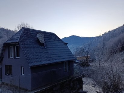 Здається подобово будинок для туристичного відпочинку Рахов