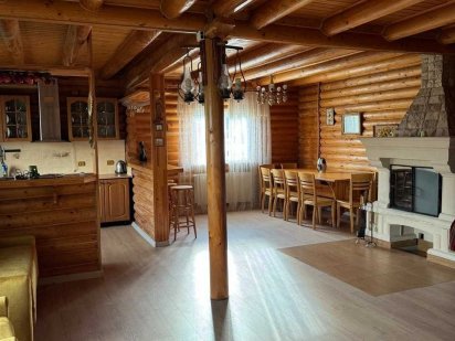 Здається великий будинок подобово біля Дніпра Вишеньки Вишенки