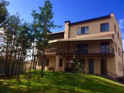 Посуточная аренда дома 460 кв., 6 раздельных спален. Сауна. Хотяновка