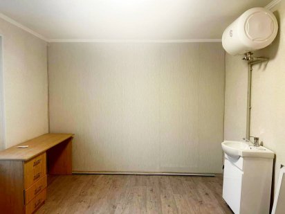 Кімната з капітальним ремонтом та заведеною водою. Біла Церква