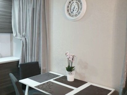 Посуточно 2-х комнатная квартира. Самый центр с видом на площадь.