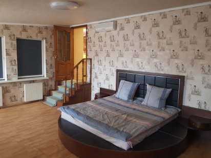 Сдаётся большая двухкомнатная квартира в центре города.  авт. отоплени