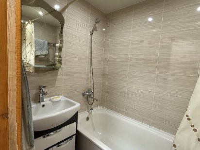 ВІЛЬНА‼️Подобово двокімнатна центр перший поверх