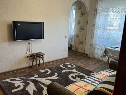 Сдам квартиру  в Центре район САТУ