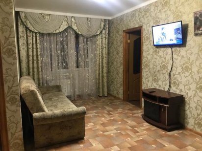 В центрі по Шевченка біля академії та Міської лікарні Хмельницький