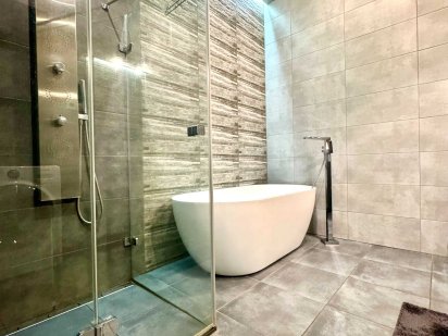 ApartPoltava Стильна студія з РОЗКІШНОЮ ванною в самому ЦЕНТРІ міста Полтава