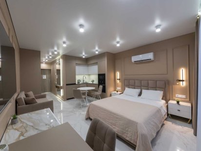 Подобово - люкс-апартаменти з видом на місто, у будинку з Генератором. Киев